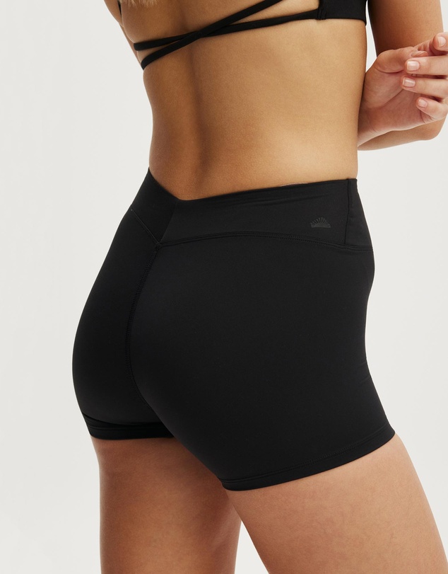 Cotton On Body Active - Ultra Luxe Dip Back Shortie Shorts