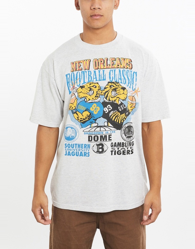 Vintage by The Real Deal - Pre Loved - Vintage 90s NCAA Jaguars vs Tigers Football Tee