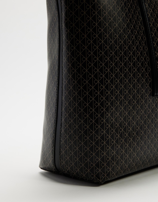 Calvin Klein - Emblem Aop Tote W/ Pouch
