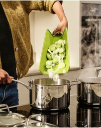 Joseph Joseph - Chop2Pot™ Plus Large Folding Chopping Board (Green)