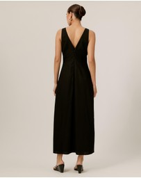 Tussah - Andy V Neck Midi Dress