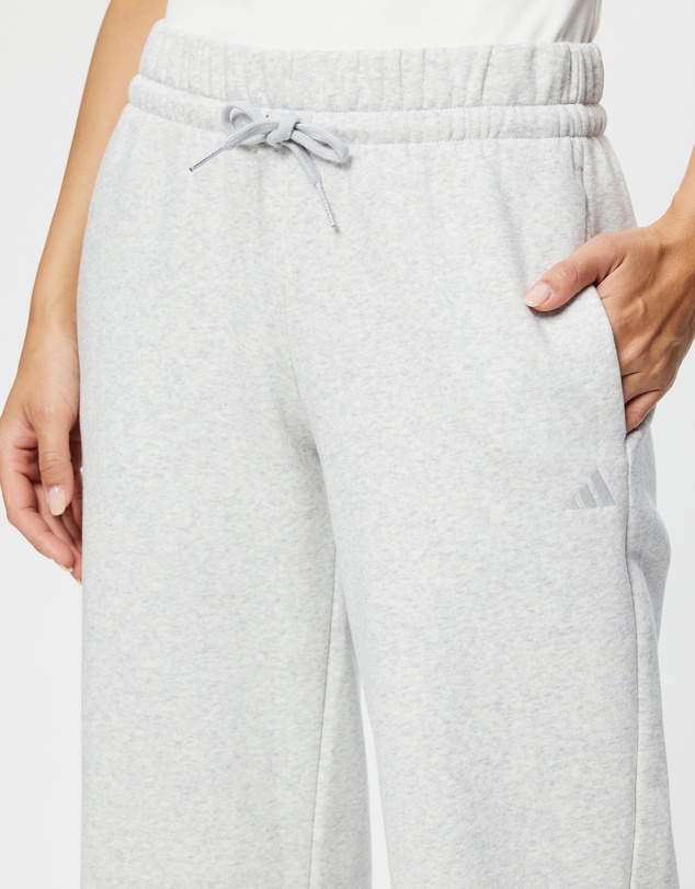 adidas Sportswear - Essentials Small Logo Feel Cozy Open-Hem Pants