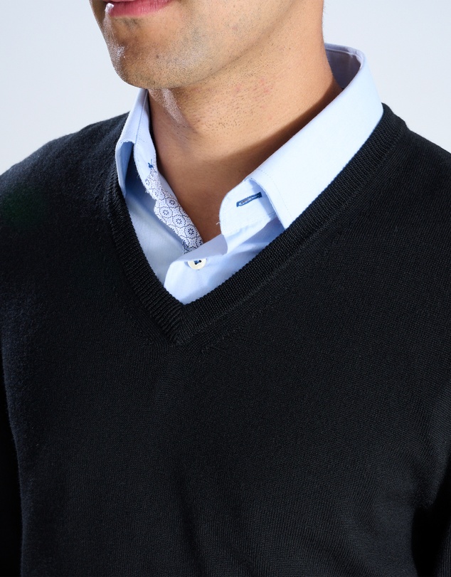 3 Wise Men - 3 Wise Men Fisher V Neck Merino Knit - Black