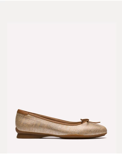 Clarks - Jazmynn Bow Tan Interest