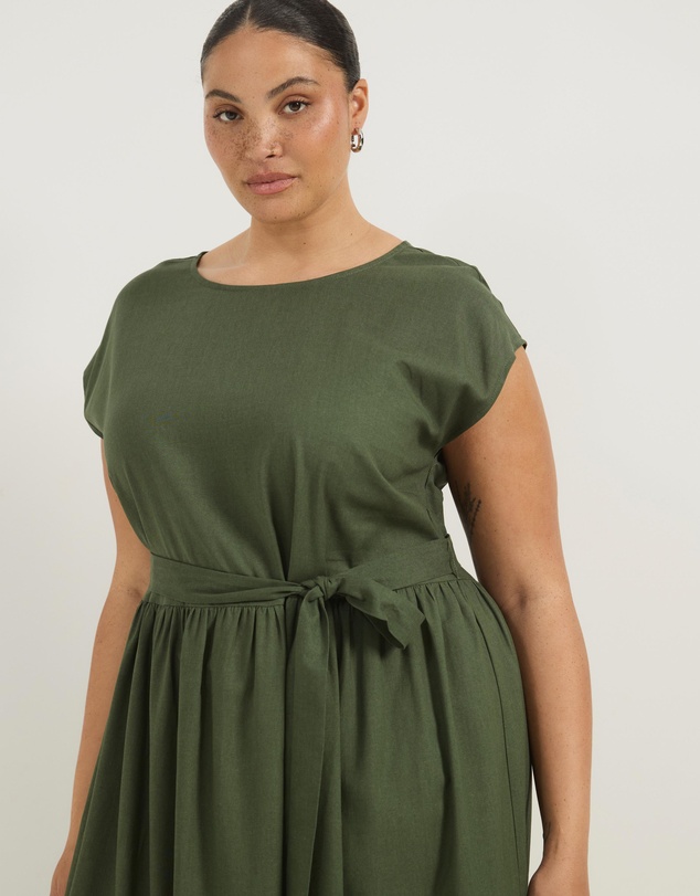 Atmos&Here Curvy - Marnie Linen Blend Maxi Dress With Flutter Sleeve And Tie