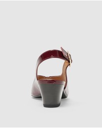 Wide Steps - Hilda