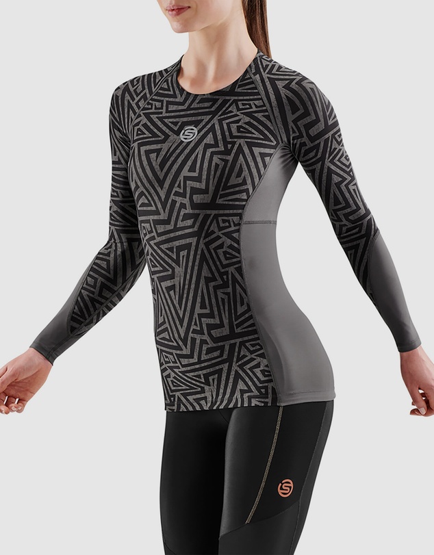 SKINS - SKINS Compression Women's Series-3 Clothing Long Sleeve Top Charcoal Angle