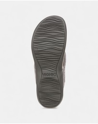 Vionic - Dillon Shine Toe Post Sandal - Stormy