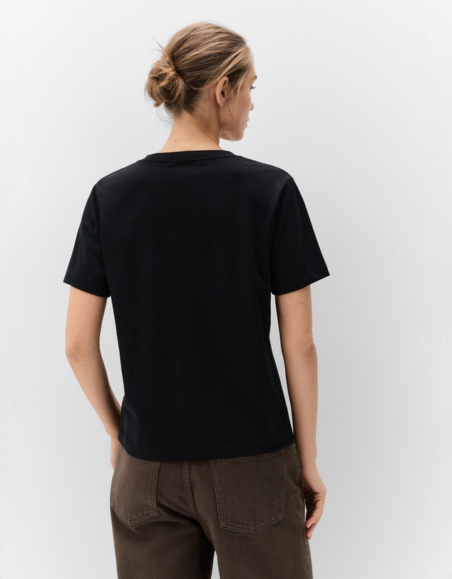 UNISON - The Classic V Neck Tee