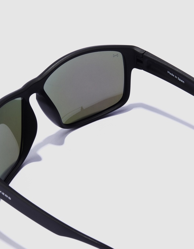 Hawkers Co - HAWKERS - Polarized Black Emerald Faster Raw Sunglasses for Men and Women UV400