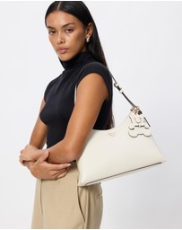 GUESS - Kassie Hobo