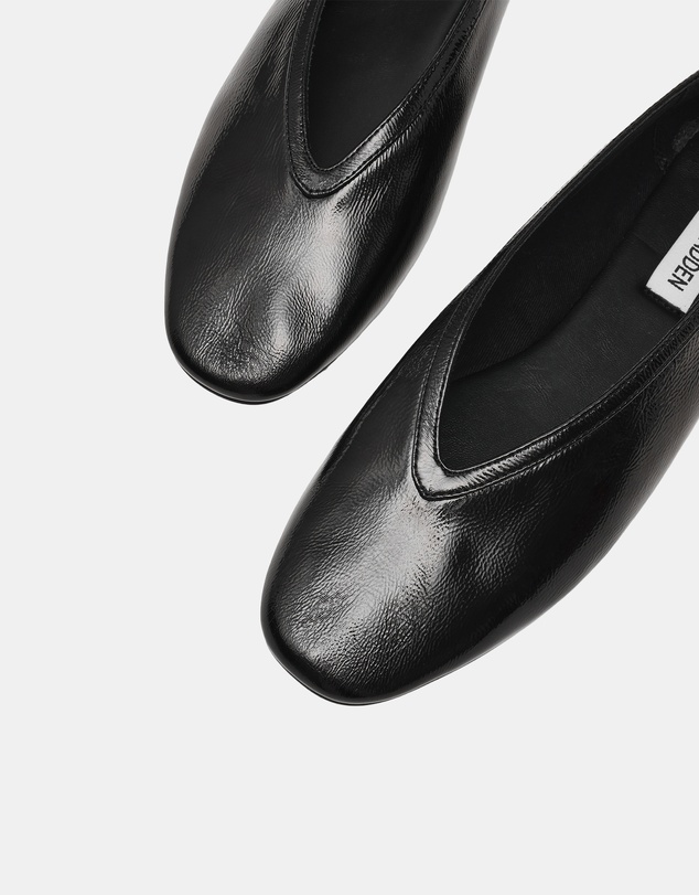 Steve Madden - Leni Black Leather Flats