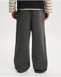 Cotton On - Super Baggy Track Pant