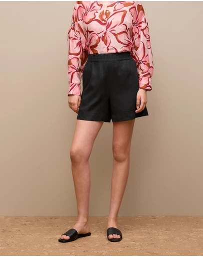 Trenery - Linen Pull On Short in Black