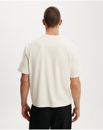 Cotton On - Cropped Fit Alfa Romeo T-Shirt