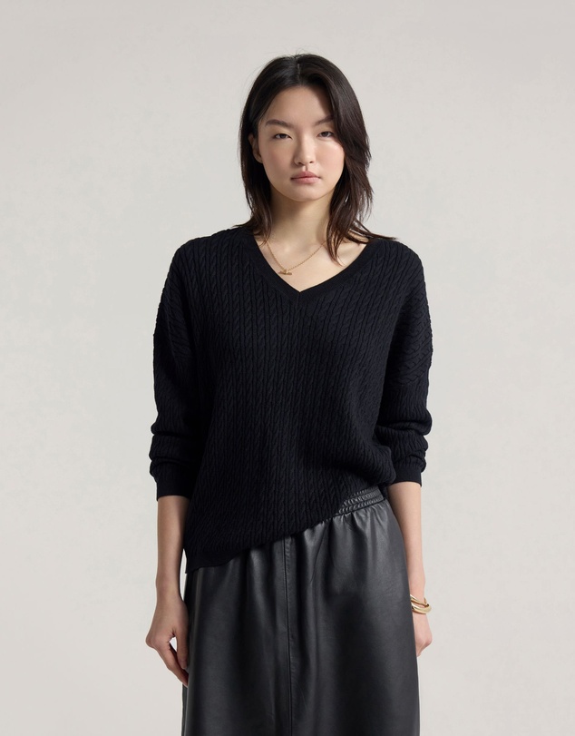Oxford - Drew Cable V-Neck Knit