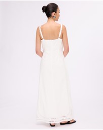 Minima Esenciales - Daphne Embroidered Midi Dress