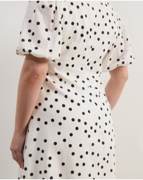Atmos&Here Curvy - Stephanie Polka Dot Sweetheart Puff Sleeve Linen Blend Midi Dress