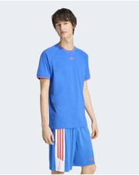 adidas Originals - CHEST STRIPES ENGINEERED COLLAR TEE Mens