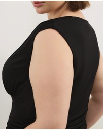 Atmos&Here Curvy - Savannah V Neck Ruched Top