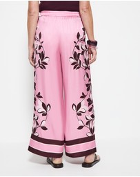 Commonry - Natalia Pant