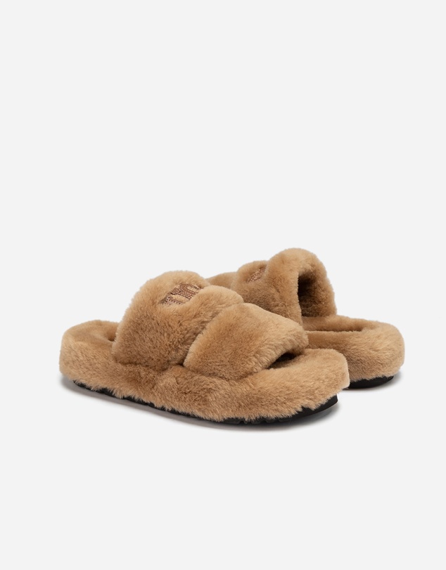Ozwear Connection Uggs - Ugg Signature Shearling Slippers