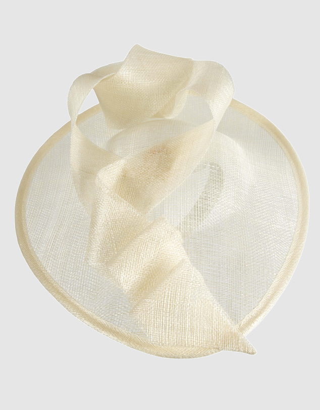 Max Alexander - Cream Plate Racing Fascinator