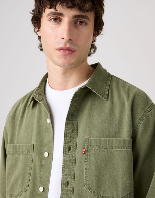 Levi's - Mariposa Worker