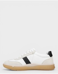 Vionic - City Walk Casual Sneaker - Black/White