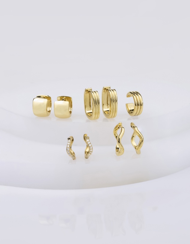 Wanderlust + Co - Classic Bold Gold 7mm Baby Huggie Earrings
