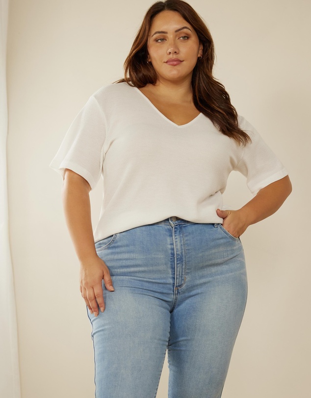 Atmos&Here Curvy - Sasha Waffle V-Neck Tee