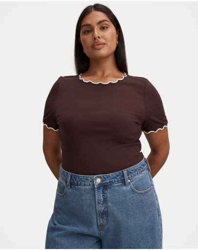 Forever New Curve - Rebecca Curve Scallop Trim T-shirt