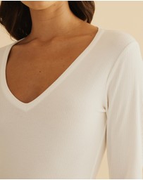 Atmos&Here - Long Sleeve V-Neck Tee