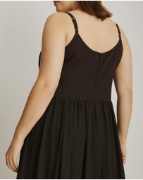 Atmos&Here Curvy - Amie Contrast Pleat Skirt Maxi Dress