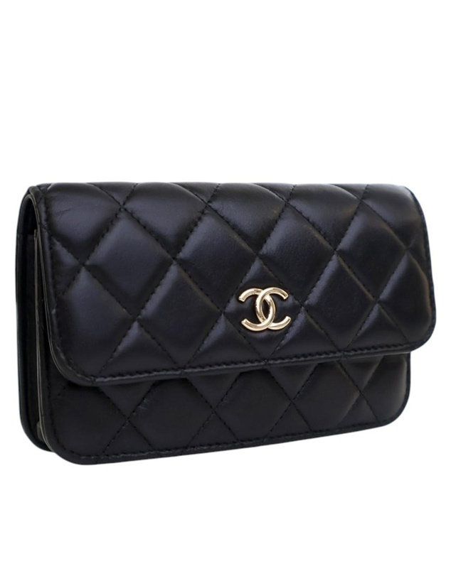 Pre-Loved by Azura Reborn - Pre-Loved Quilted Lambskin Maxi Pearls Clutch With Chain