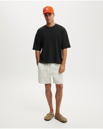Cotton On - Cropped Fit T-Shirt