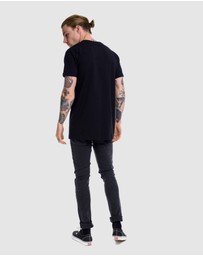 DVNT - Deluxe Tee