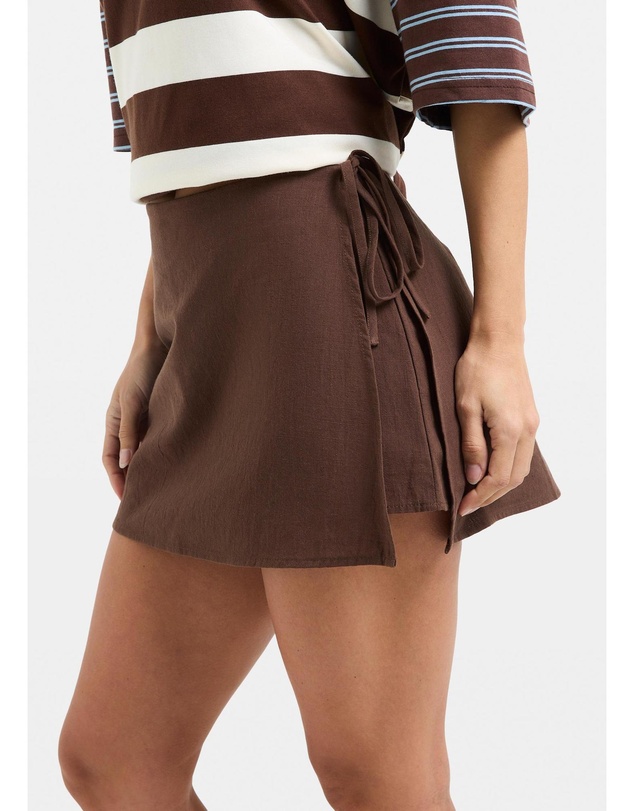 Subtitled - Kay Skort