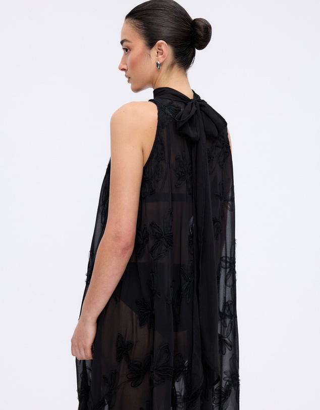 Minima Esenciales - Maelle Floral Applique Maxi Dress