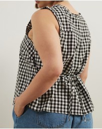 Atmos&Here Curvy - Lydia Gingham Tie Back Top