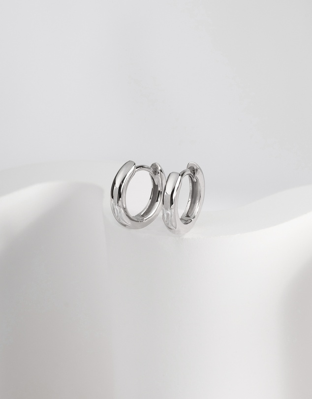 Wanderlust + Co - Classic Silver 7mm Baby Huggie Earrings