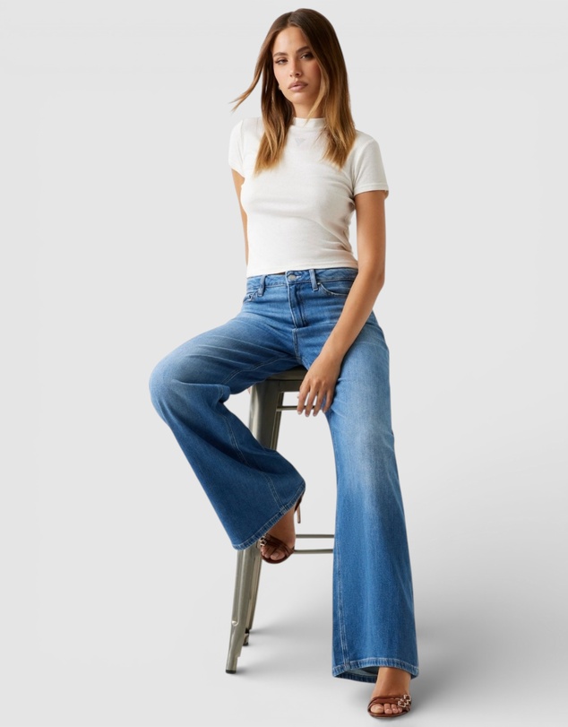 GUESS - Mid-Rise Bellflower Wide Leg Jeans