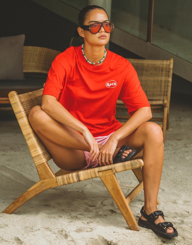 Araminta James - Chillin Tee