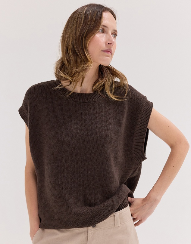 Cloth & Co. - The Crew Neck Vest Brazil Nut