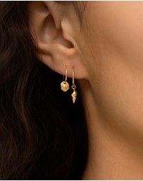 SAINT VALENTINE - Conch Shell Mini Hoops - Gold - ICONIC EXCLUSIVE