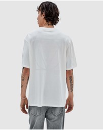 GUESS Originals - GUESS Originals Triangle Logo Tee