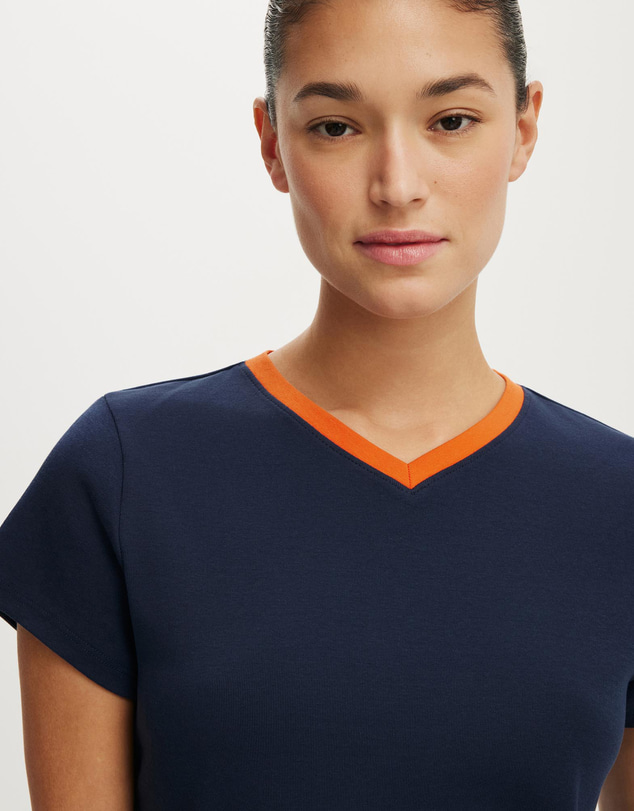 Cotton On - 90s Baby V-Neck Tee