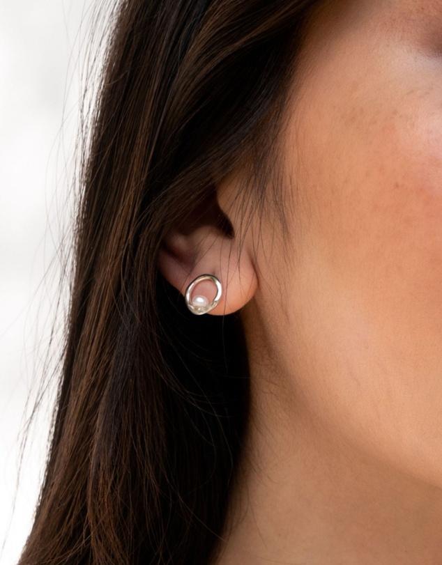 Dower & Hall - Women's Open Circle & White Pearl Waterfall Earrings In Sterling Silver
