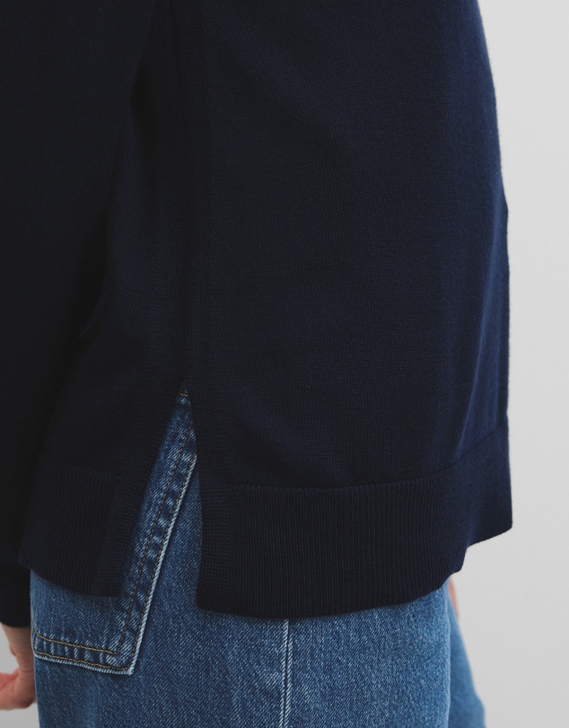 Country Road - Lightweight Merino Wool V-neck Knit