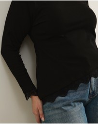 Atmos&Here Curvy - Sienna Long Sleeve Lace Jersey Top